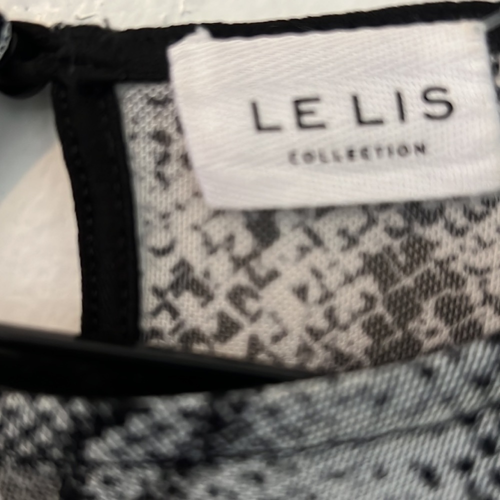 SOLD ❤️ Le Lis Sheer Snake Skin Top Size Large - Picture 3 of 5